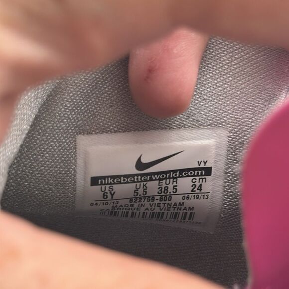 NIKE HYPERQUICKNESS PINK BREAST CANCER WOMENS BASKETBALL SHOES SIZE 6Y - Picture 4 of 4